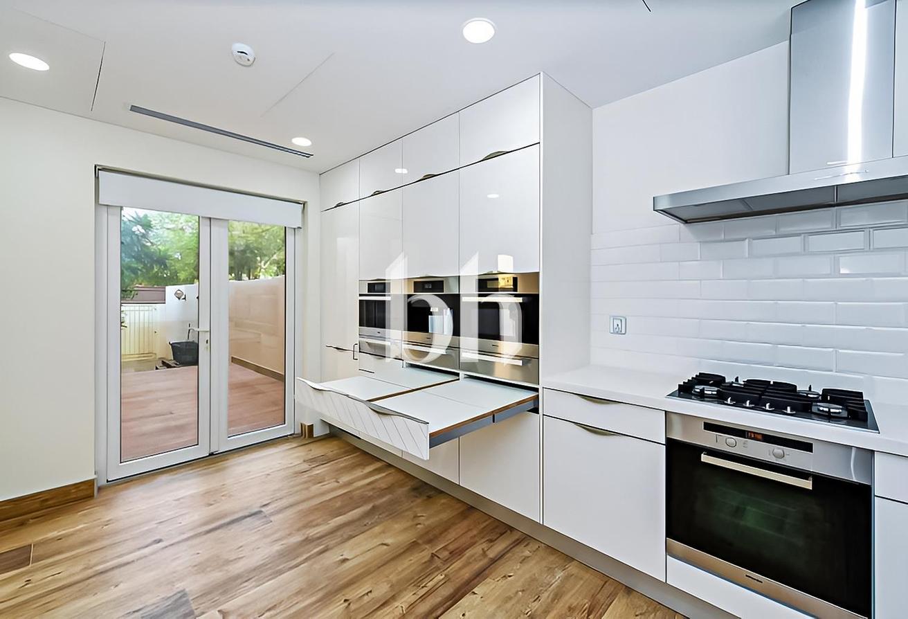 2E | Luxury Upgrades | Extended | Kitchen Equipped photo 4