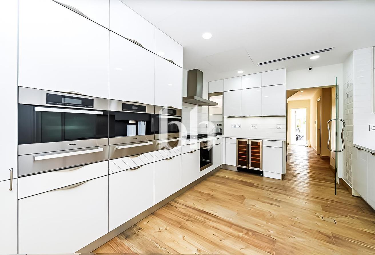 2E | Luxury Upgrades | Extended | Kitchen Equipped photo 6