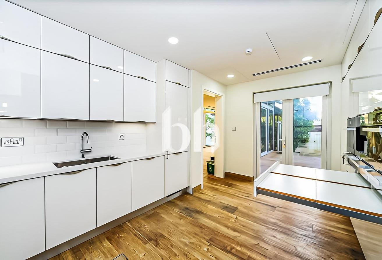 2E | Luxury Upgrades | Extended | Kitchen Equipped photo 5