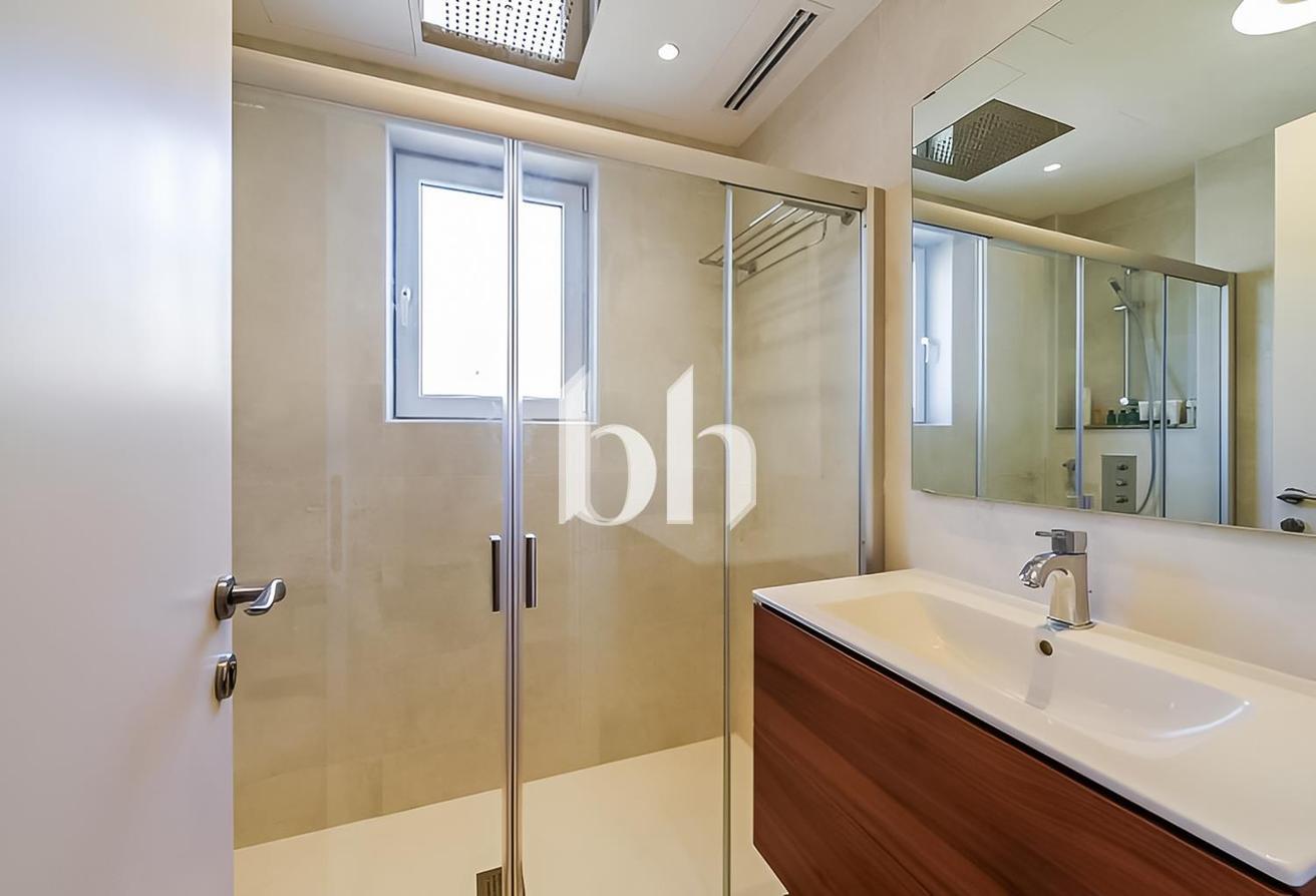 2E | Luxury Upgrades | Extended | Kitchen Equipped photo 9