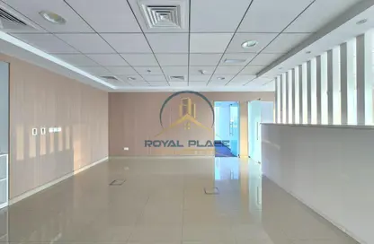 مكتب - 2 غرف نوم - 2 حمامات للايجار في برج بورلينجتون - الخليج التجاري - دبي