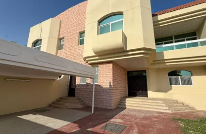 Villa - Studio - 4 Bathrooms for rent in Jumeirah 1 - Jumeirah - Dubai