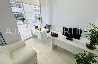 مكتب - غرفة نوم - 1 حمام للايجار في الفجر كومبلكس - عود ميثاء - بر دبي - دبي