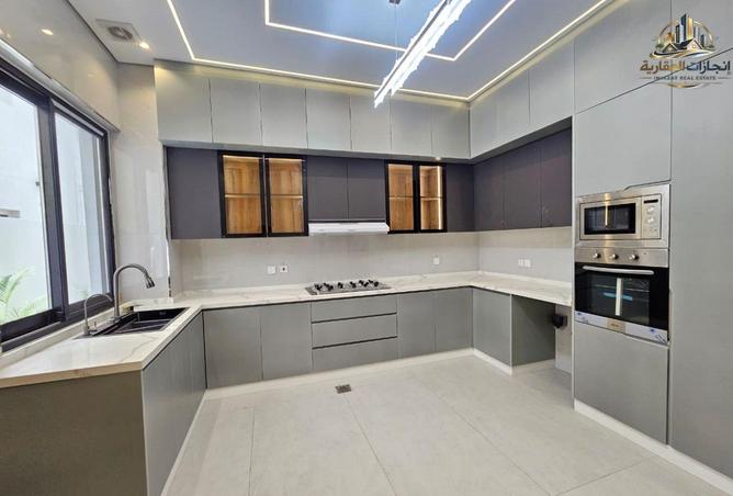 82796308 - Property Image 3