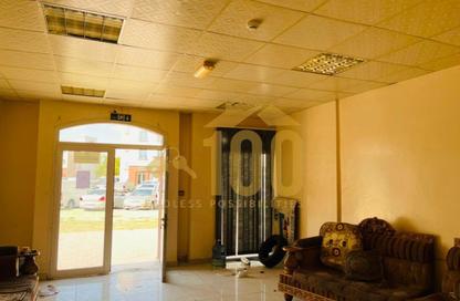 متجر - استوديو - 1 حمام للايجار في L09 مبنى - طراز يوناني - المدينة العالمية - دبي
