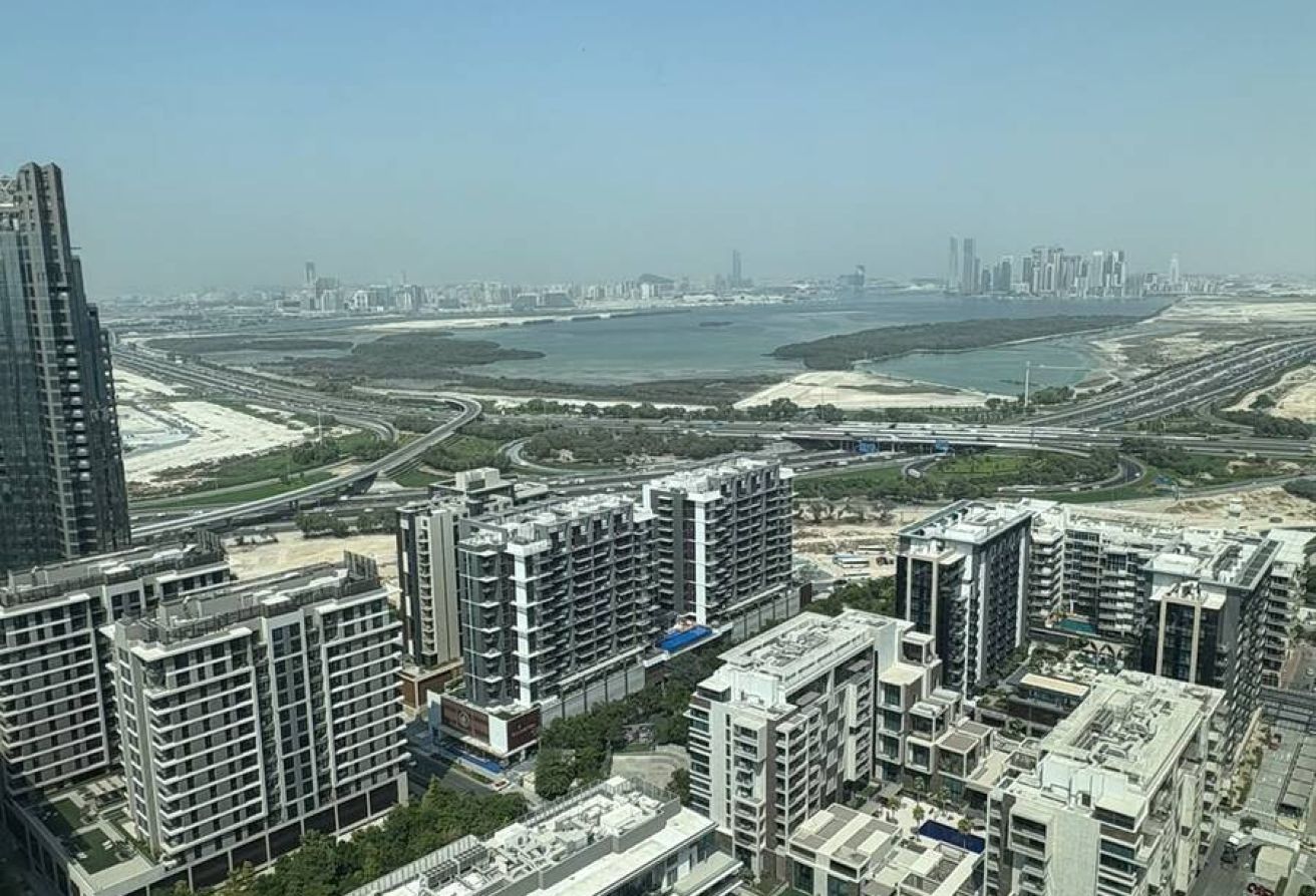 180° Skyline Views | Study +Maids +Storage +Powder — image 27