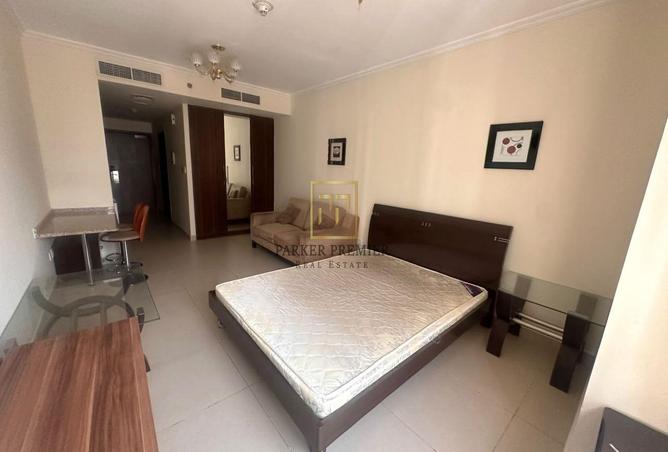 Mid Floor Studio | Full Lake View | VACANT NOW! photo 2