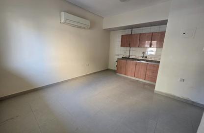 Apartment - Studio - 1 for rent in Fire Station Road - Muwaileh - Sharjah