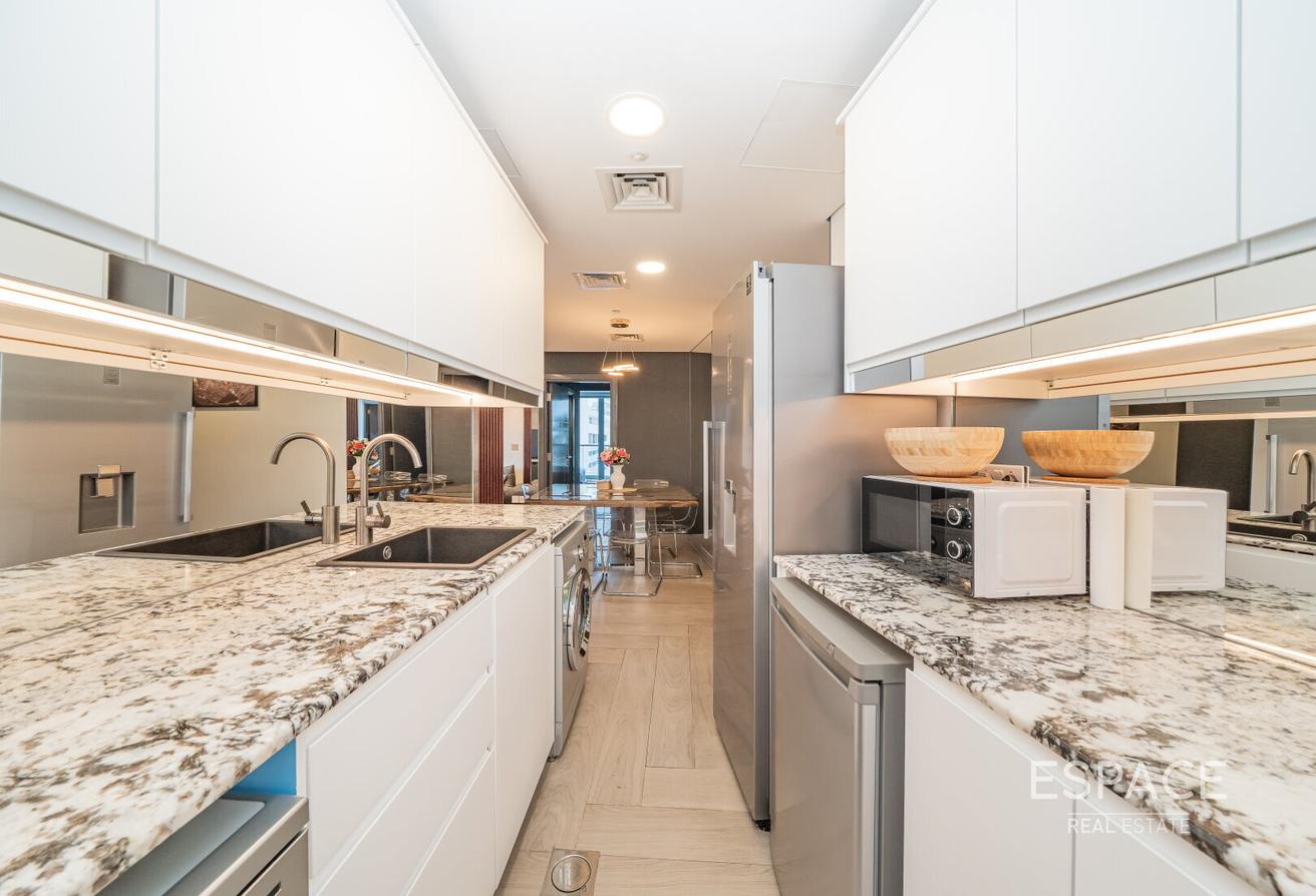 Upgraded | All bills icluded | Fully Furnished photo 17