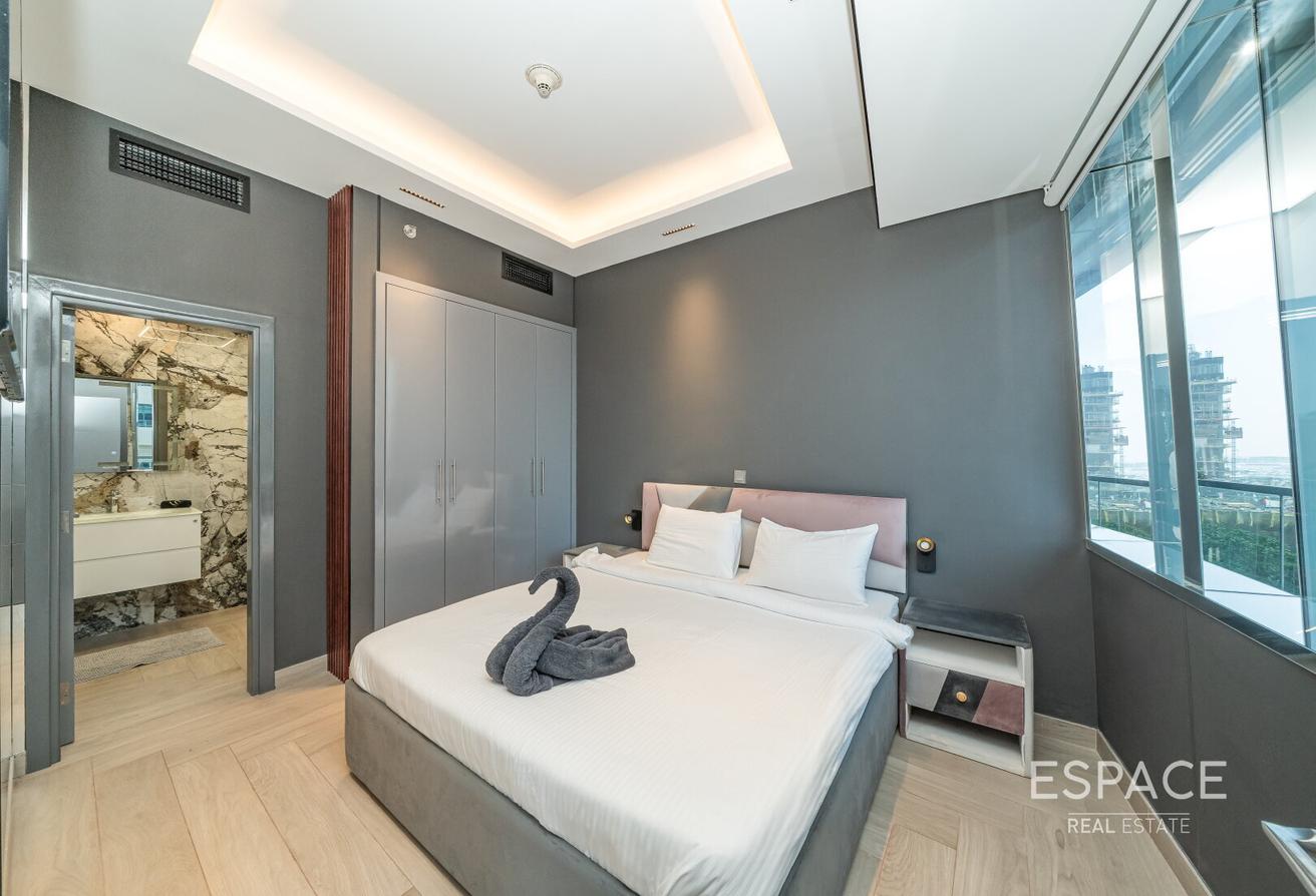 Upgraded | All bills icluded | Fully Furnished photo 5
