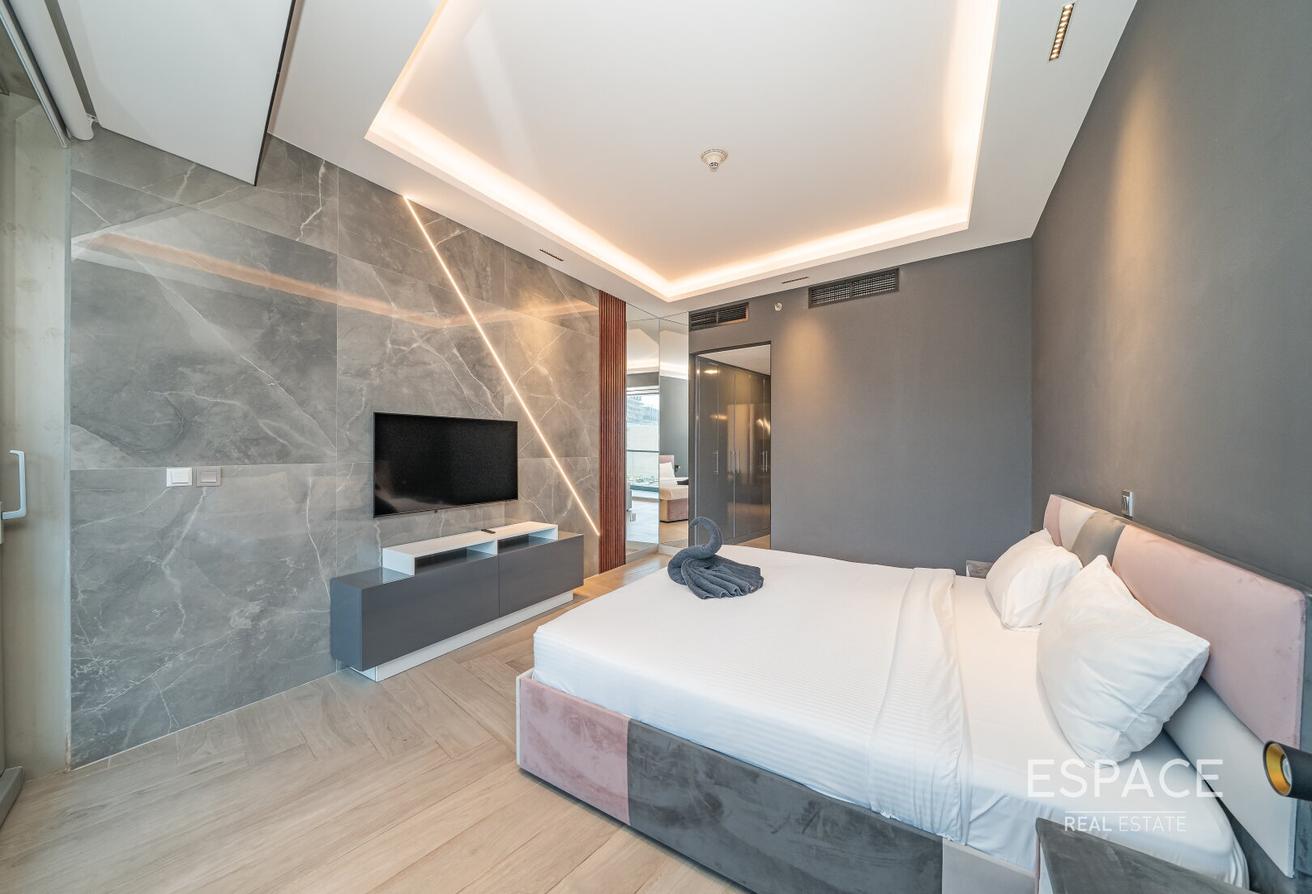Upgraded | All bills icluded | Fully Furnished photo 13