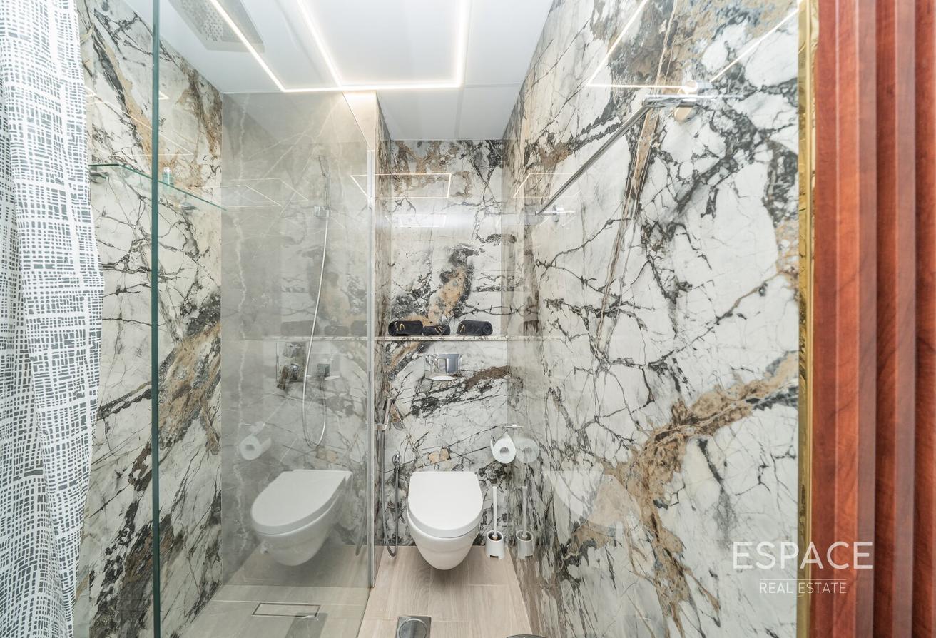 Upgraded | All bills icluded | Fully Furnished photo 7