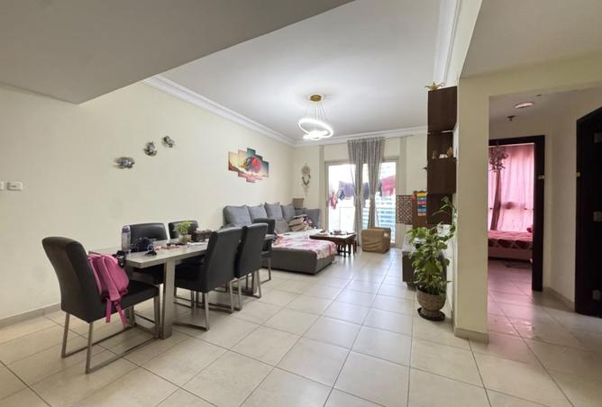2BHK+MAIDS| RENTED UNIT| LAKE VIEW| WITH BALCONY|