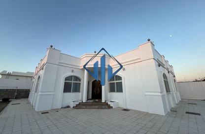 Villa - 4 Bedrooms - 5 Bathrooms for rent in Al Riffa - Ras Al Khaimah