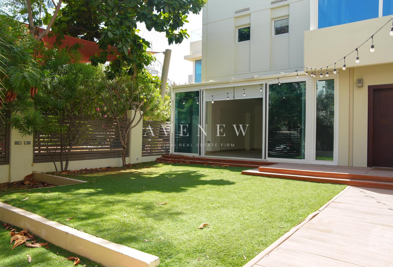 Bright & Spacious 3BR Villa | The Sustainable City photo 12