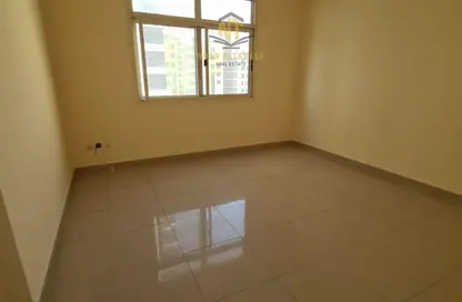 شقة - 2 غرف نوم - 2 حمامات للايجار في مبنى الثاني - الخان - الشارقة