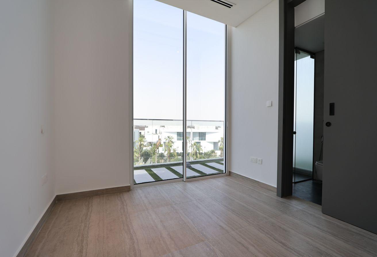 Elegant Unfurnished 4BR Villa | Al Barari photo 21