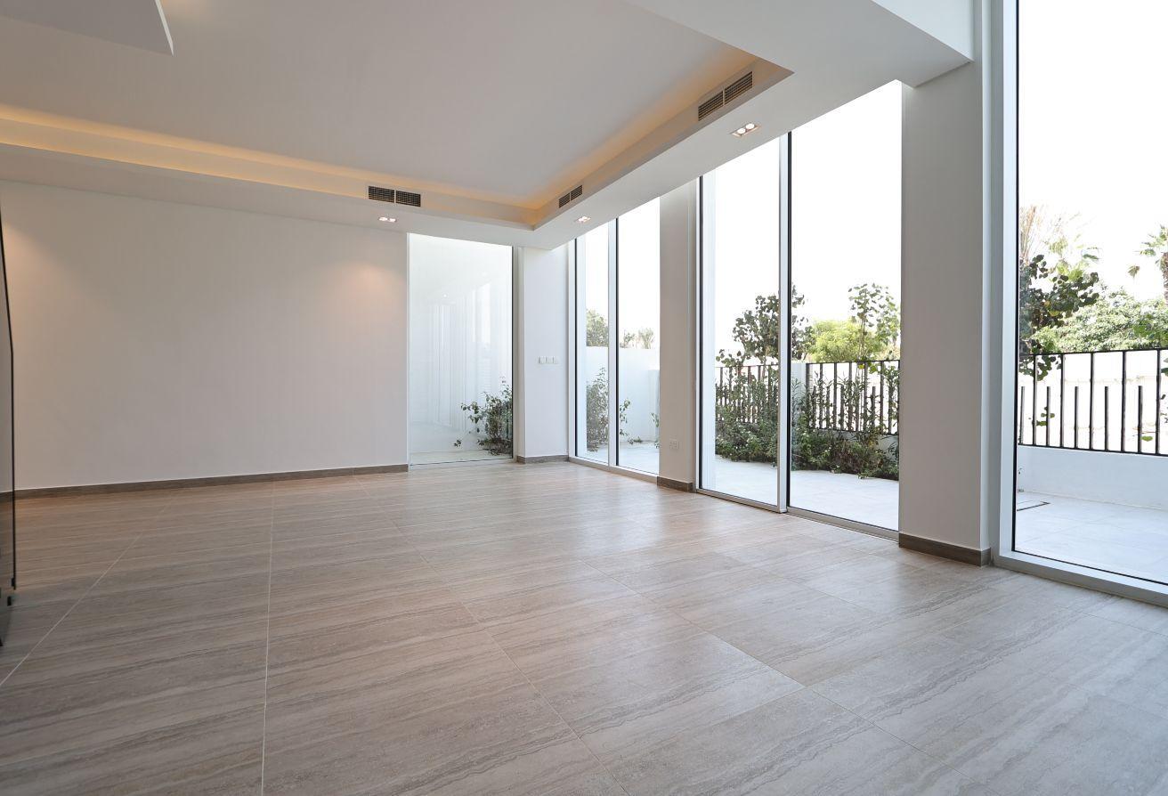 Elegant Unfurnished 4BR Villa | Al Barari photo 5