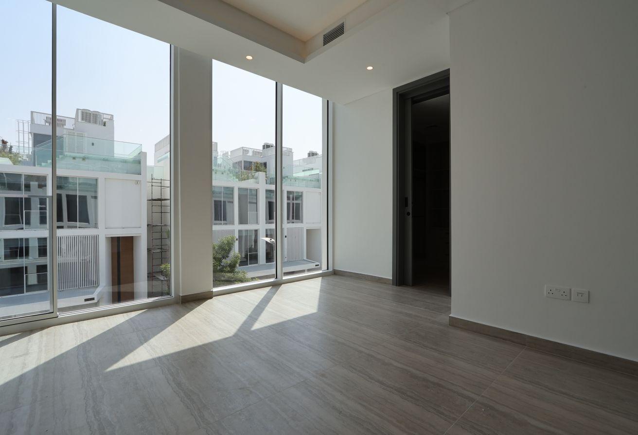 Elegant Unfurnished 4BR Villa | Al Barari photo 14