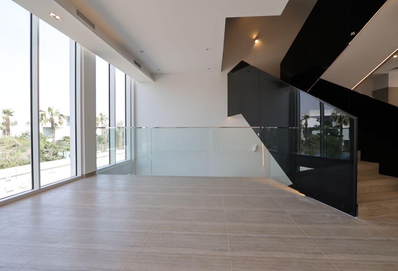 Elegant Unfurnished 4BR Villa | Al Barari photo 11