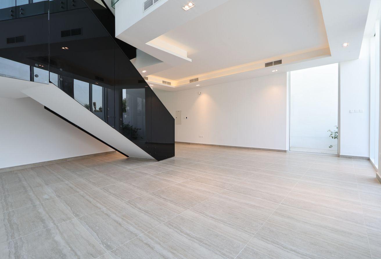Elegant Unfurnished 4BR Villa | Al Barari photo 4