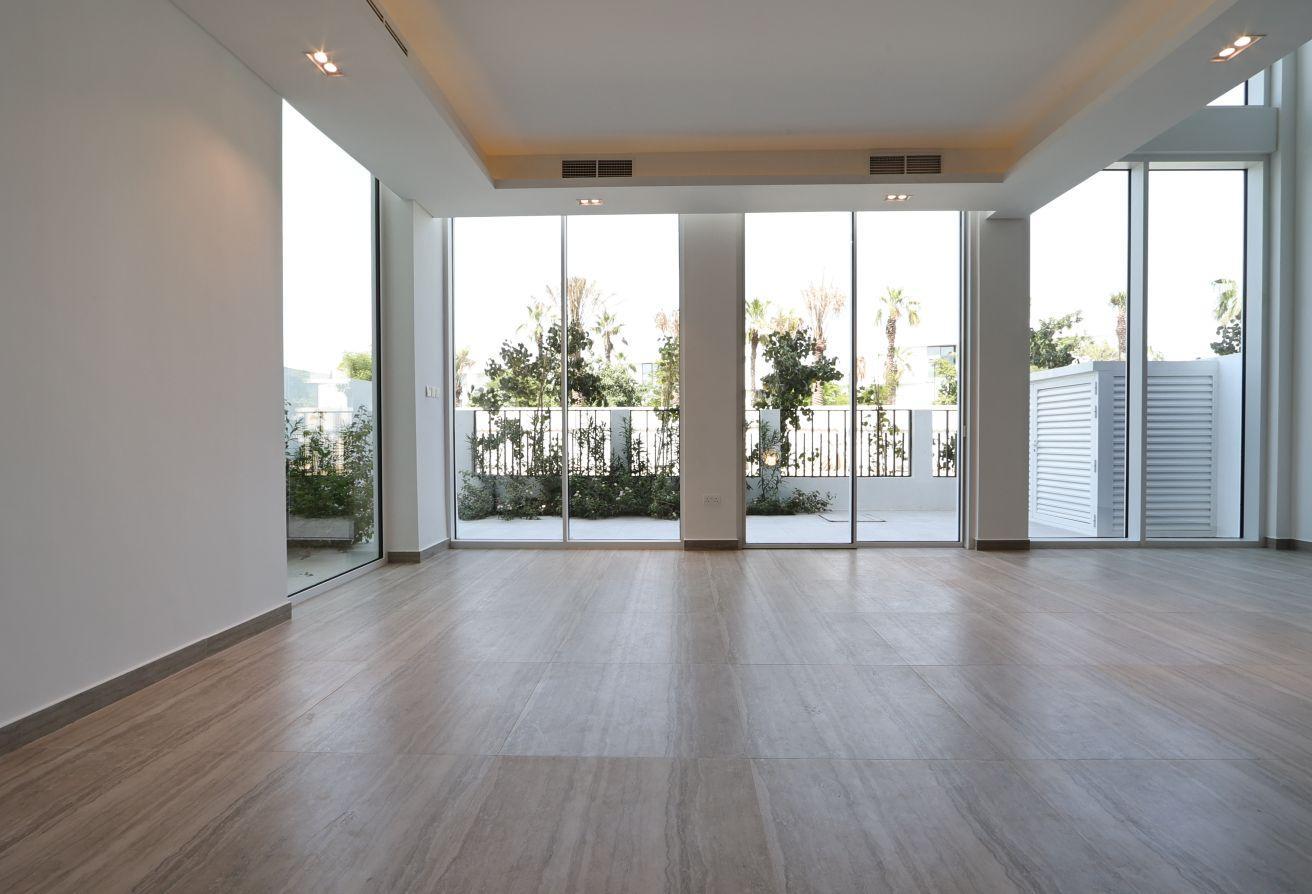 Elegant Unfurnished 4BR Villa | Al Barari photo 6