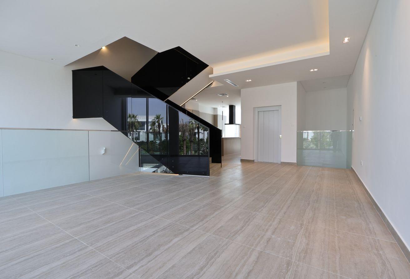 Elegant Unfurnished 4BR Villa | Al Barari photo 10