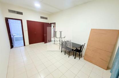 Apartment - 1 Bedroom - 2 Bathrooms for rent in Building Z03 - England Cluster - International City - Dubai Apartment - 1 Bedroom - 2 Bathrooms for rent in Building Z03 - England Cluster - International City - Dubai