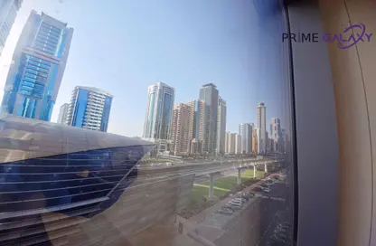 شقة - 2 غرف نوم - 2 حمامات للايجار في برج توينتي فرست سينشري - شارع الشيخ زايد - دبي