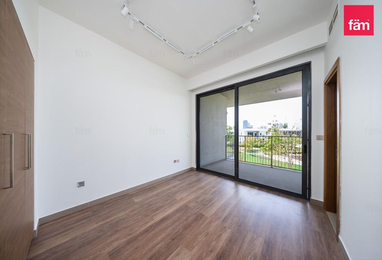 Villa — Direct On Park | Single Row | Upgraded | Vacant — image 26 of 26