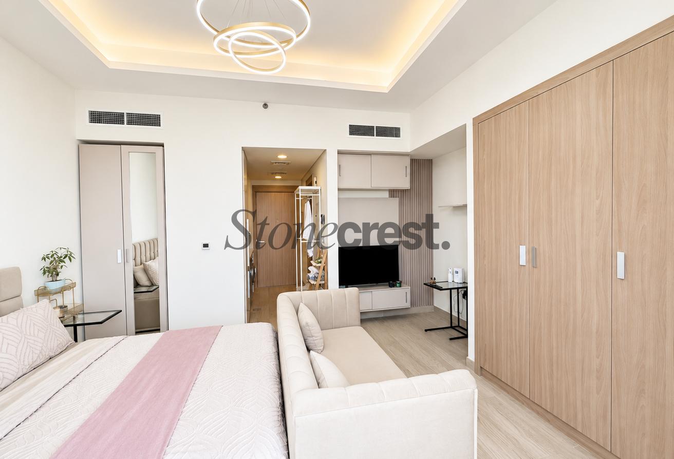 12 Cheques | Furnished | Vacant | Pool view photo 6