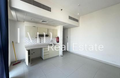 Apartment - Studio - 1 Bathroom for rent in Afnan 4 - Afnan - Midtown - Dubai Production City (IMPZ) - Dubai