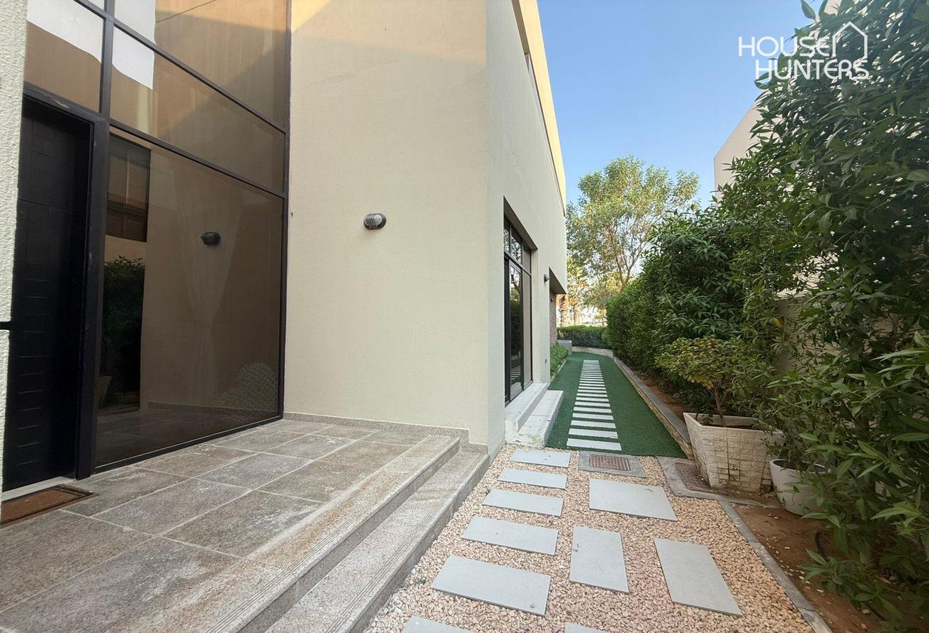 Golf View|Great Condition| Landscaped| Unfurnished photo 5