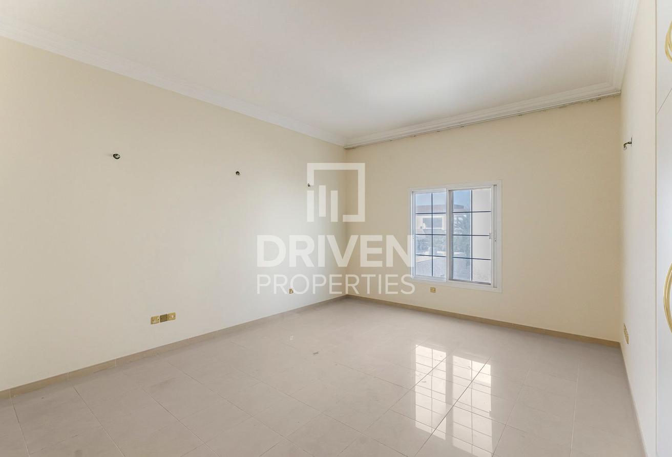Spacious Villa | Well Maintained | Prime Location photo 7
