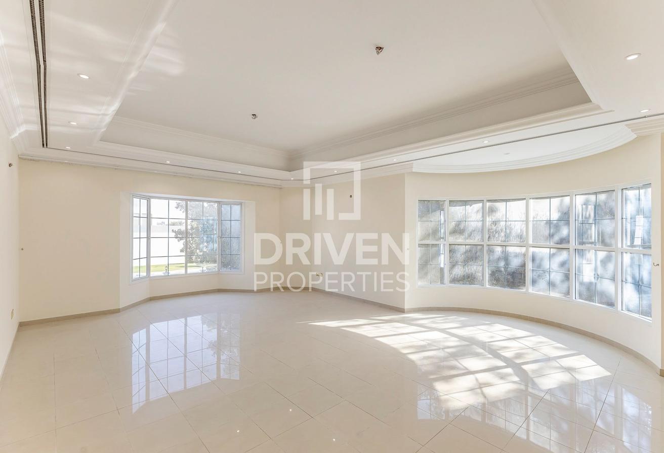 Spacious Villa | Well Maintained | Prime Location photo 12