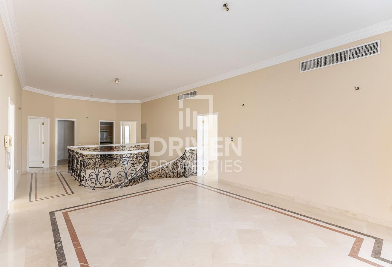 Spacious Villa | Well Maintained | Prime Location photo 6