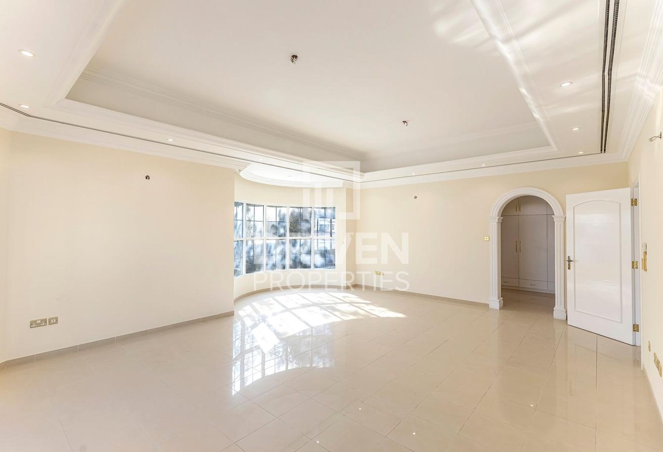Spacious Villa | Well Maintained | Prime Location photo 13