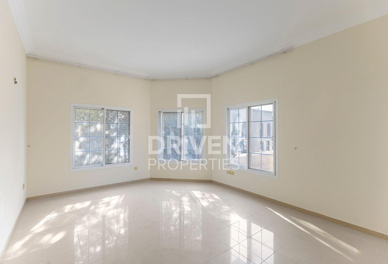 Spacious Villa | Well Maintained | Prime Location photo 9