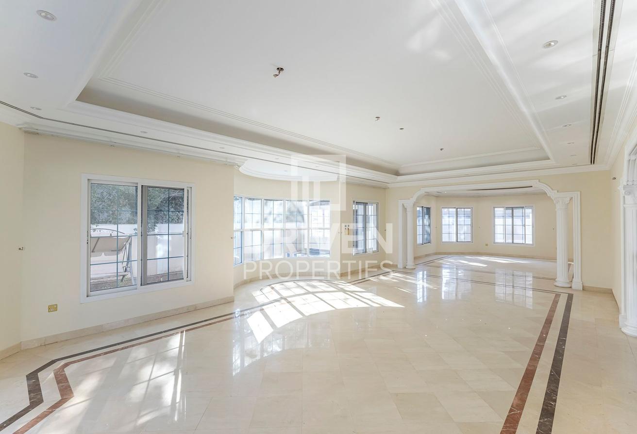Spacious Villa | Well Maintained | Prime Location photo 2