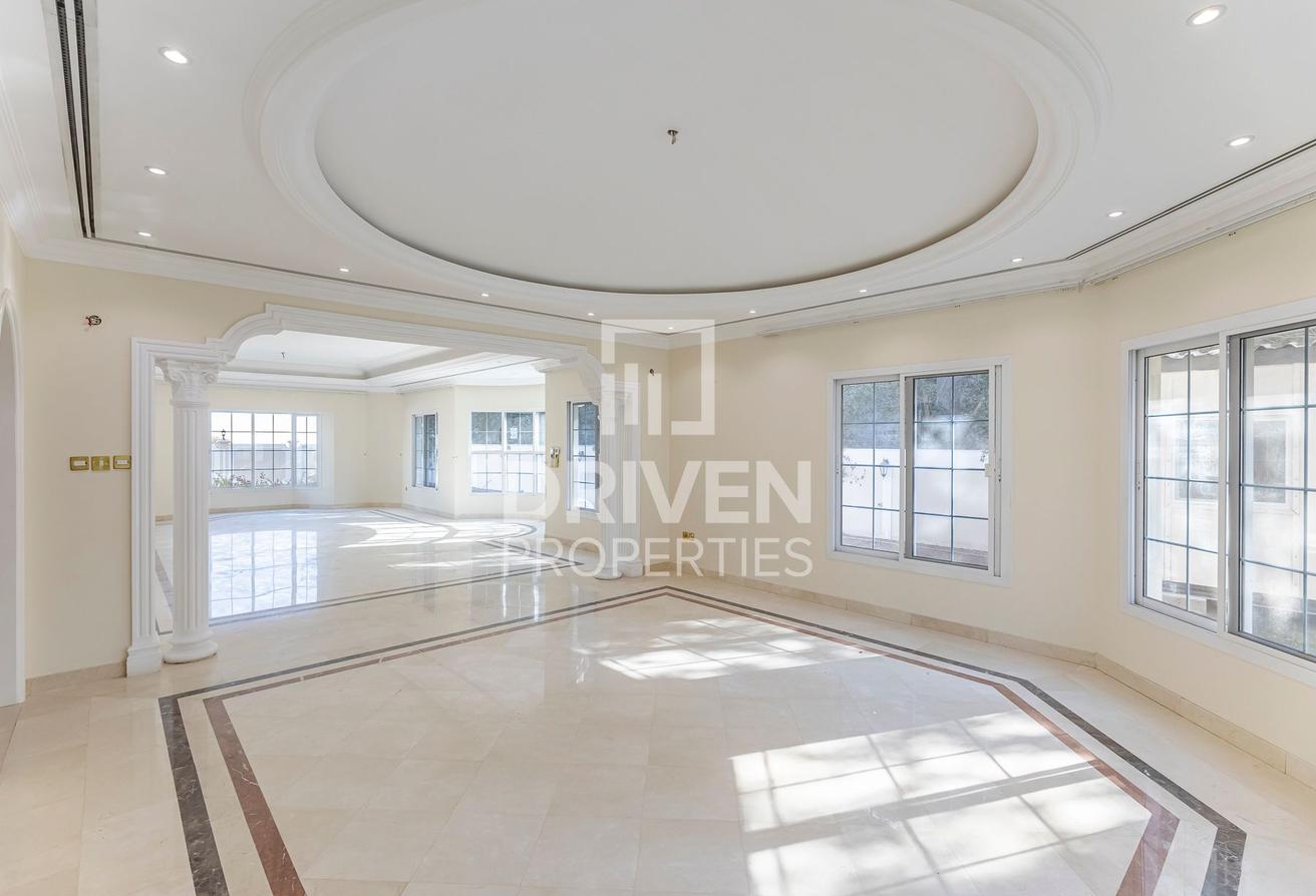 Spacious Villa | Well Maintained | Prime Location photo 4
