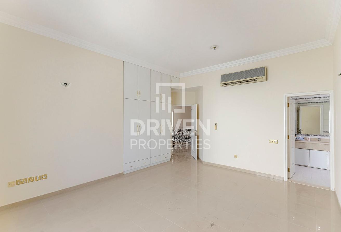 Spacious Villa | Well Maintained | Prime Location photo 8