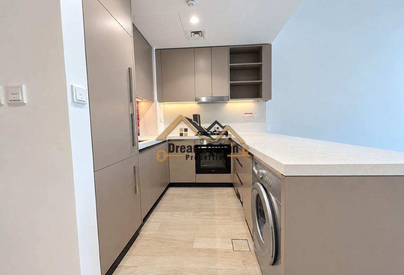 Brand New - Higher Floor | Skyline View photo 7