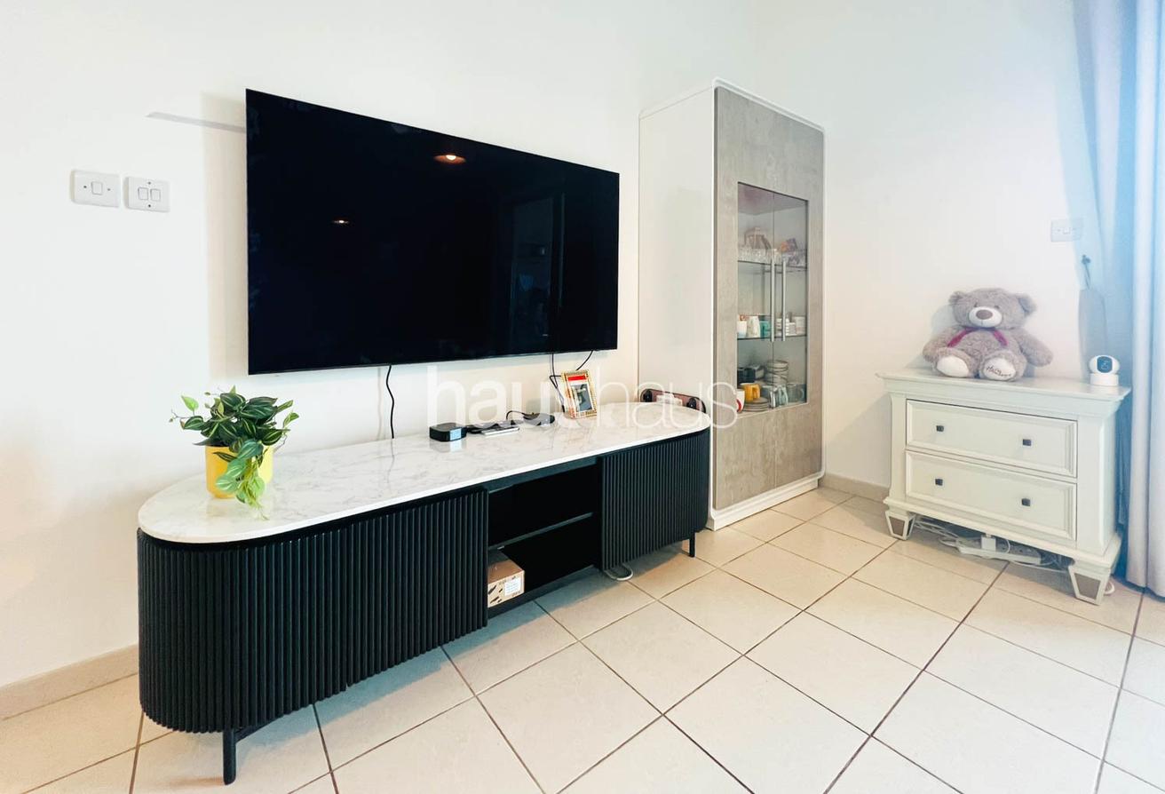 Fully Furnished & Upgraded | Bright & Spacious photo 4