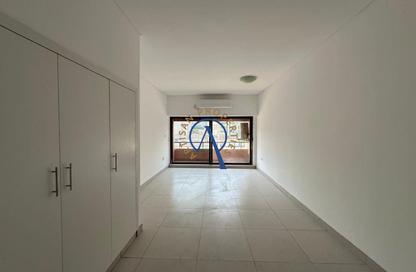 Apartment - 3 Bedrooms - 3 Bathrooms for rent in Zabeel Building - Al Karama - Dubai