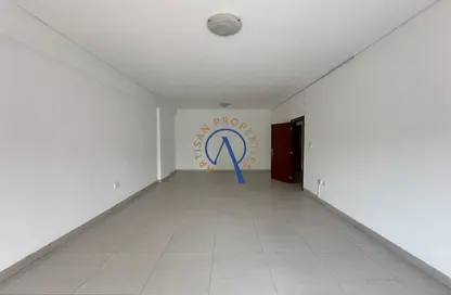 Apartment - 3 Bedrooms - 3 Bathrooms for rent in Zabeel Building - Al Karama - Dubai