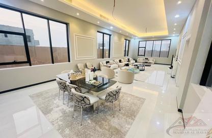 Villa - 5 - 7+ for sale in Hoshi 1 - Hoshi - Al Badie - Sharjah