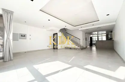 فيلا - 4 غرف نوم - 6 حمامات للايجار في فيلات كمفي - منطقة 11 - قرية جميرا الدائرية - دبي