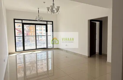 شقة - غرفة نوم - 2 حمامات للايجار في إطلالة ريزيدنس 2 - مجمع دبي ريزيدنس - دبي لاند - دبي