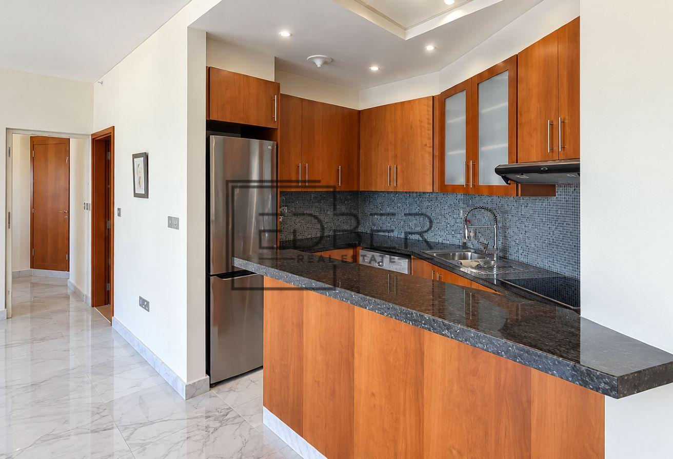 Crescent 1 br, with appliances, mid floor photo 4