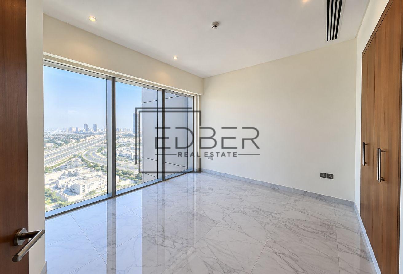 Crescent 1 br, with appliances, mid floor photo 5